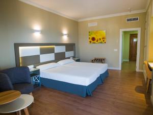 habitación familiar (2 adultos + 1 niño) - Hotel Monarque Torreblanca