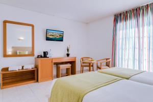  habitación doble (2 adultos + 1 niño) - 1 o 2 camas - Hotel Monica Isabel Beach Club