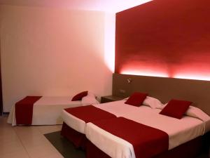 habitación doble con cama supletoria (2 adultos + 1 niño) - Hotel Nerja Club Spa by Dorobe