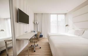 habitación doble estándar con aparcamiento gratuito y desayuno - 1 o 2 camas - Hotel NH Málaga