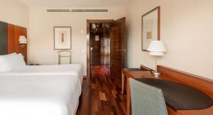 habitación doble estándar con terraza - 1 cama doble o 2 camas individuales - Hotel NH Marbella