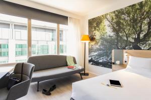 habitación deluxe con cama doble - Hotel Novotel Campo De Las Naciones