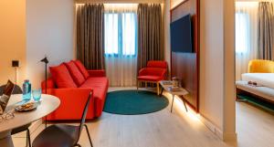 habitación doble superior con salón - Hotel Novotel Madrid City Las Ventas