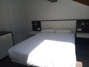 suite de 2 dormitorios con balcón y 2 baños - Hotel Picasso Suites Málaga
