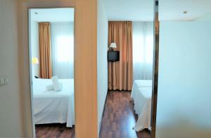 habitación doble - 1 o 2 camas - 2 adultos + 2 niños - Hotel Port Feria Valencia