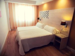 apartamento de 1 dormitorio con vistas laterales al mar - Hotel Puerto Azul Marbella