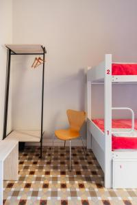 cama en habitación femenina compartida de 4 camas - Red Nest Hostel