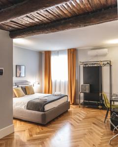 habitación superior con cama extragrande - Hotel Relais Della Porta