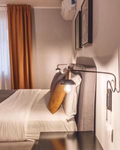 habitación superior con cama extragrande - Hotel Relais Della Porta