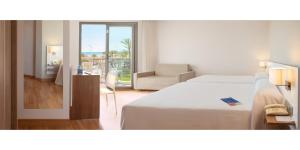  habitación doble con terraza y vistas parciales al mar (2 adultos + 2 niños) - 2 camas  - RH Bayren Hotel & Spa 4* Sup
