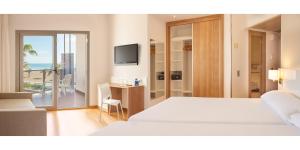  habitación doble con terraza y vistas parciales al mar (2 adultos + 2 niños) - 2 camas  - RH Bayren Hotel & Spa 4* Sup