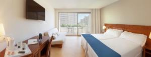 habitación doble con terraza (3 adultos + 1 niño) - 1 o 2 camas - Hotel RH Ifach