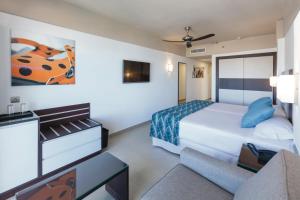 habitación doble con vistas laterales al mar - Hotel Riu Costa del Sol - All Inclusive