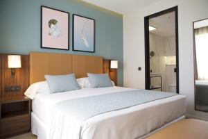 habitación deluxe con cama extragrande - Hotel Riu Plaza España