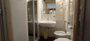 Habitación Doble con baño privado - Rome Travellers Hotel
