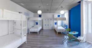 Cama en habitación compartida de 6 camas con baño privado  - Safestay Madrid