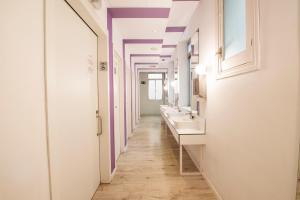 Cama en habitación compartida femenina de 6 camas con baño compartido - Safestay Madrid