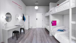 cama en habitación compartida mixta de 4 camas - Hotel Safestay Madrid Central