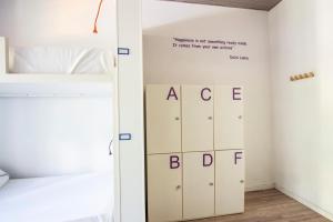 cama en habitación compartida mixta de 4 camas - Hotel Safestay Madrid Central