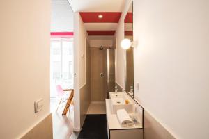 Habitación Doble con baño privado - 2 camas - Safestay Madrid