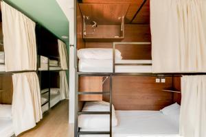 cama en habitación compartida pequeña - Hotel Selina Porto