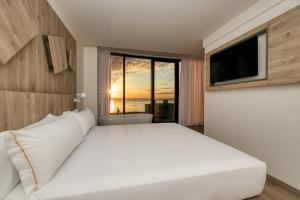 suite junior con vistas al mar - Senator Gandia Spa Hotel