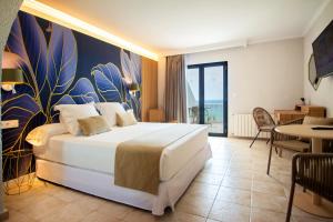habitación doble deluxe con balcón y vistas al mar - Hotel Servigroup Montíboli