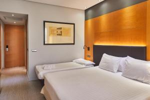 habitación doble con cama supletoria - 1 o 2 camas (2 adultos + 1 niño) - Hotel Silken Puerta Madrid