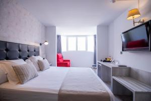 habitación doble con cama supletoria  - Hotel Soho Boutique Bahía Málaga