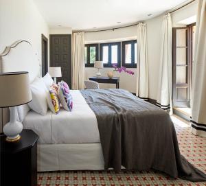 suite junior con vistas al mar - Hotel Soho Boutique Castillo de Santa Catalina - Adults Recommended