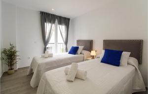 apartamento de 3 dormitorios - Hotel Stunning Apartment In Benajarafe With Outdoor Swimming Pool, Wifi And 3 Bedrooms