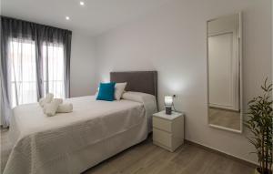 apartamento de 3 dormitorios - Hotel Stunning Apartment In Benajarafe With Outdoor Swimming Pool, Wifi And 3 Bedrooms