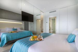 suite con cama extragrande y balcón (4 adultos) - Suitopía - Sol y Mar Suites Hotel