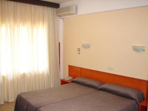 Habitación Doble Económica con cama supletoria (2 adultos + 1 niño) - 2 camas - Hotel Teremar