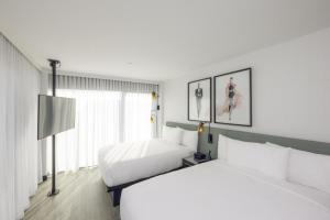 habitación doble con cama grande - The Godfrey Hotel Hollywood