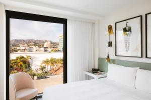 alojamiento hollywood con cama extragrande - The Godfrey Hotel Hollywood