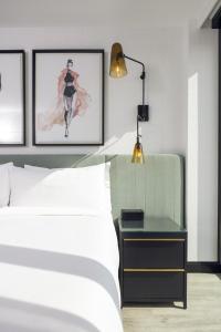 habitación city - cama extragrande - The Godfrey Hotel Hollywood