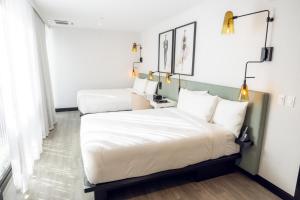alojamiento city con 2 camas grandes  - The Godfrey Hotel Hollywood