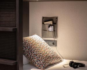 cama en habitación compartida femenina de 6 camas - TOC Hostel Malaga