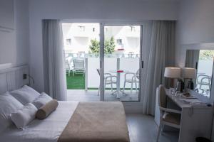 habitación doble con terraza (3 adultos + 1 niños)  - Hotel Villa Luz