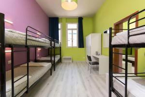 cama en habitación compartida mixta de 8 camas - Hotel Wow Florence